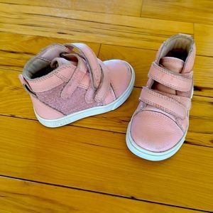 Ugg pink high top sneakers, Toddler sz 6